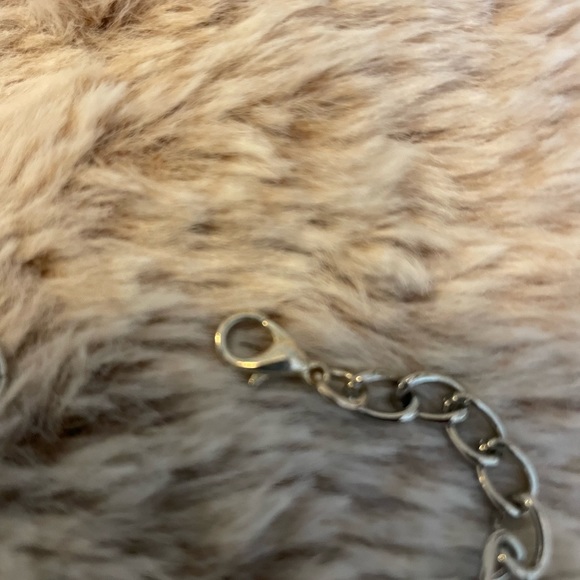 Cute silver butterfly necklace. In excellent shape - Picture 3 of 5